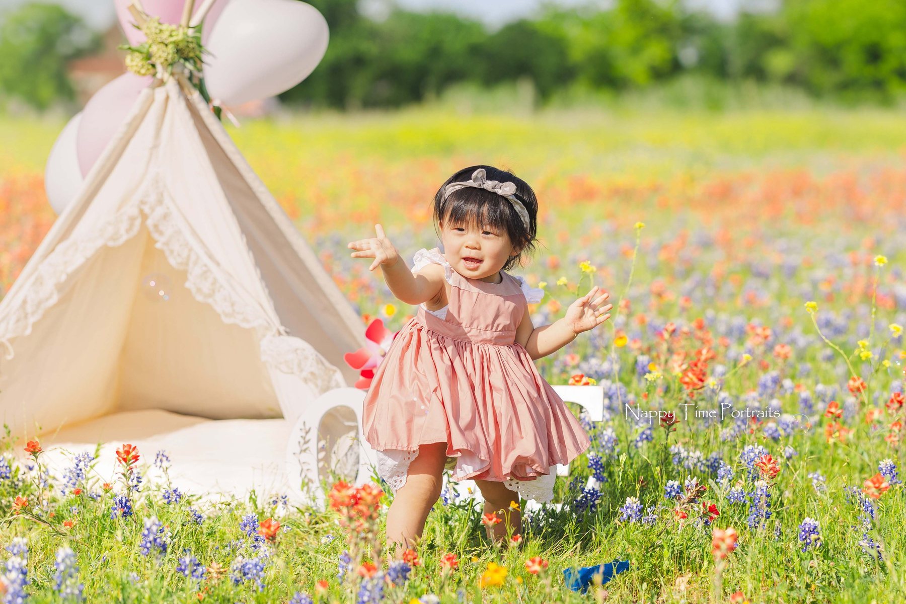 Child portrait in a flower field by Nappy Time Portraits